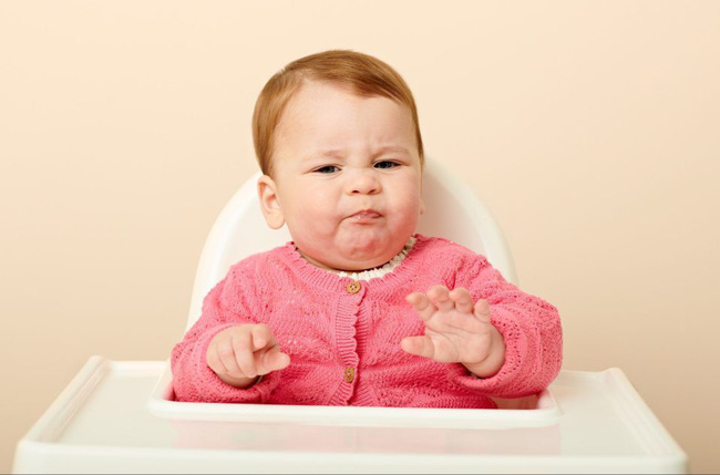  9 biểu cảm phát hờn trên khuôn mặt các bé mỗi khi được cho ăn tiết lộ điều con thực sự muốn nói - Ảnh 1.