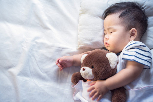 Bé trai 10 tháng tuổi người lạnh toát và ra đi trong giấc ngủ, đằng sau đấy là lời cảnh báo về sai lầm mà nhiều cha mẹ có thể sẽ mắc phải - Ảnh 2.
