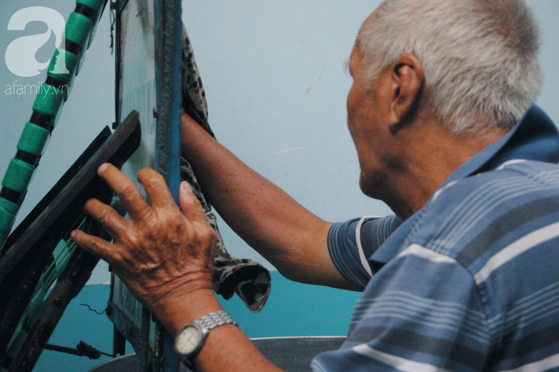Thương ông ngoại kẹo bông gòn, 94 tuổi vẫn chạy xe rong ruổi khắp Sài Gòn để mưu sinh - Ảnh 6.