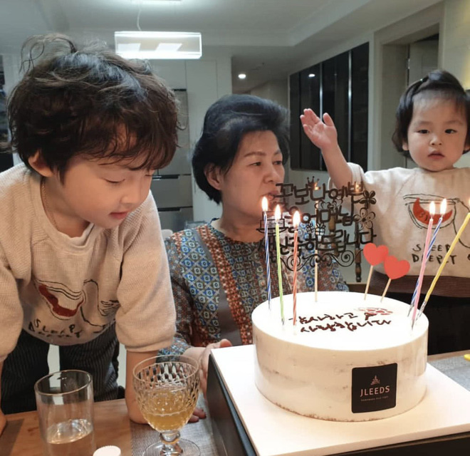 Giữa lùm xùm ly hôn, Song Hye Kyo lại vắng mặt trong ngày sinh nhật mẹ Song Joong Ki? - Ảnh 2.