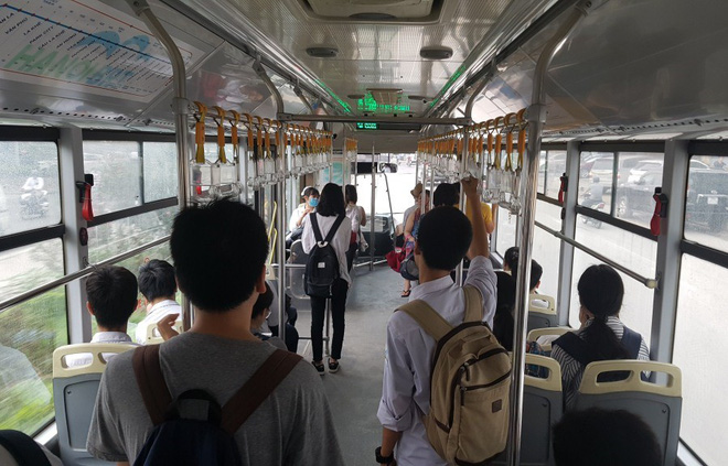 Sau 2 năm vận hành xe buýt nhanh BRT Hà Nội: Giá quá đắt cho một thử nghiệm thất bại - Ảnh 1.
