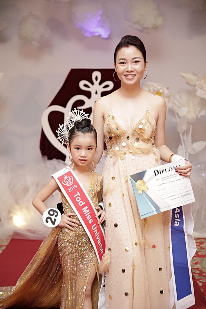 Cô bé đăng quang Hoa hậu Hoàn vũ nhí 2019: Hóa ra là “gương mặt thân quen” của làng thời trang Việt Nam - Ảnh 2.