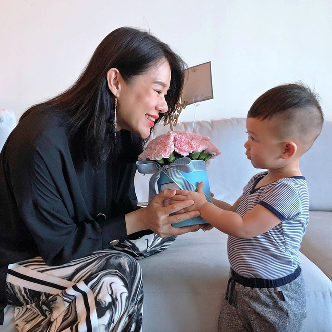 Lâm Tâm Như được tặng món quà đặc biệt, Phạm Băng Băng cùng dàn sao khoe khéo mẹ trẻ đẹp trong Ngày Của Mẹ - Ảnh 4.