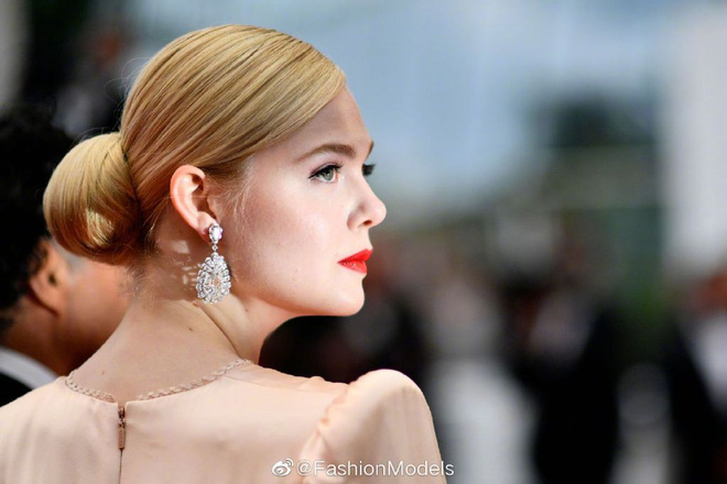 Thảm đỏ LHP Cannes 2019: Selena bức thở với vòng 1 khủng, Ella Fanning như bà hoàng bên dàn siêu mẫu Victorias Secret - Ảnh 7.