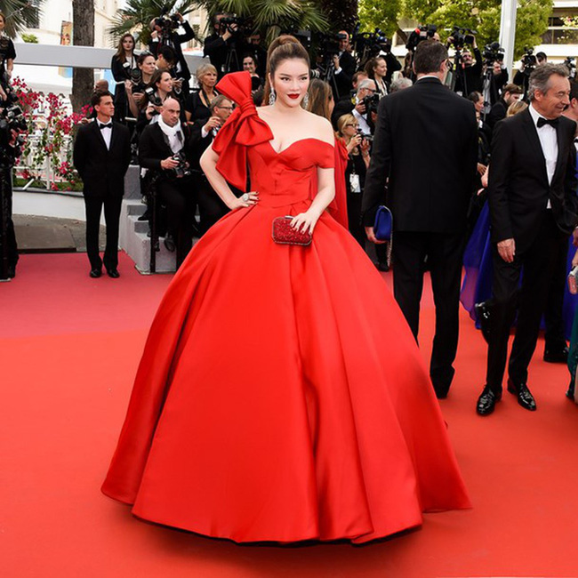 Những bộ đầm đỏ đẹp nhất qua các mùa Cannes: Phạm Băng Băng với  xưng danh nữ hoàng thảm đỏ nhưng vẫn thua hẳn Lý Nhã Kỳ  - Ảnh 12.