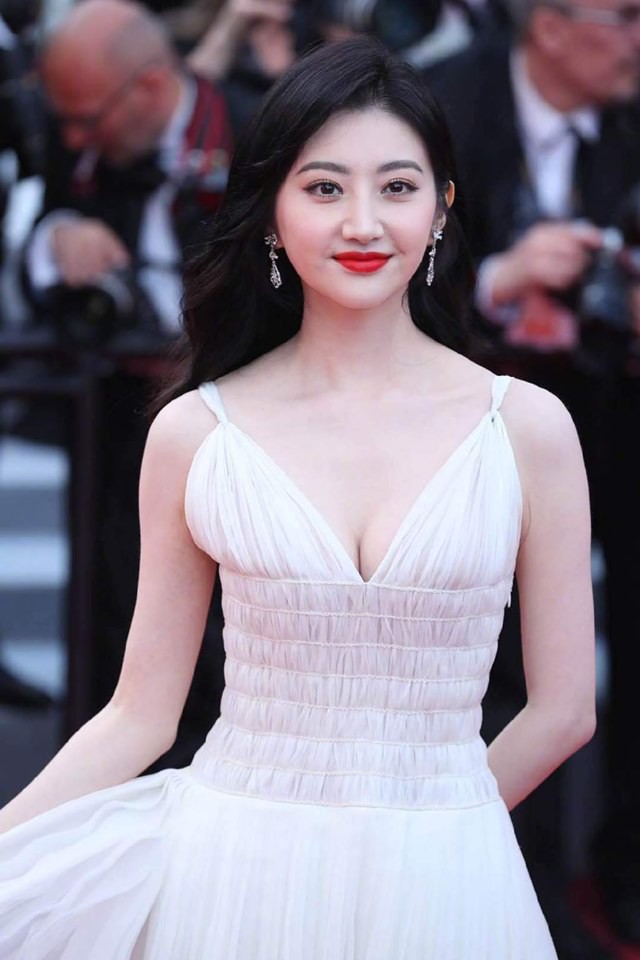 Thảm đỏ Cannes ngày 2: Thiên thần Victorias Secret suýt lộ hàng, Phạm Băng Băng Thái Lan xinh như tiên tử - Ảnh 33.