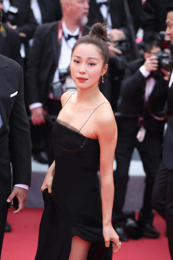 Thảm đỏ Cannes ngày 2: Thiên thần Victorias Secret suýt lộ hàng, Phạm Băng Băng Thái Lan xinh như tiên tử - Ảnh 31.