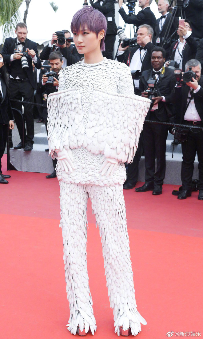 Thảm đỏ Cannes ngày 2: Thiên thần Victorias Secret suýt lộ hàng, Phạm Băng Băng Thái Lan xinh như tiên tử - Ảnh 38.