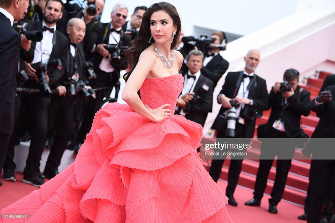 Thảm đỏ Cannes ngày 2: Thiên thần Victorias Secret suýt lộ hàng, Phạm Băng Băng Thái Lan xinh như tiên tử - Ảnh 22.