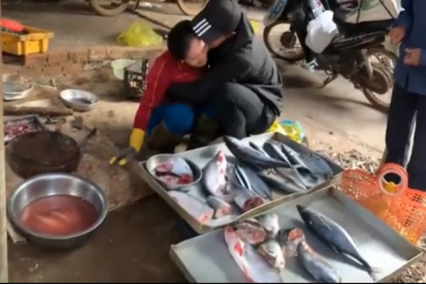 Clip chàng trai Đăk Lăk gặp mẹ bán cá sau 3 năm đi Nhật hút triệu view - Ảnh 2.