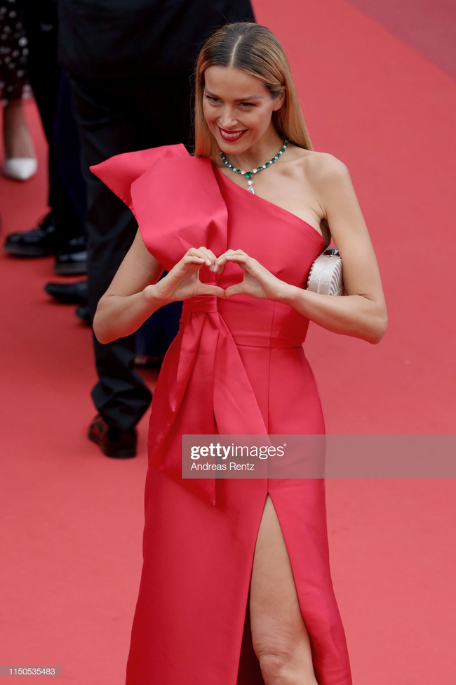 Hoa hậu đẹp nhất thế giới khoác cả chăn lông lên thảm đỏ Cannes 2019 vẫn bị Chương Tử Di ăn mặc kín đáo, đơn giản lấn át - Ảnh 31.