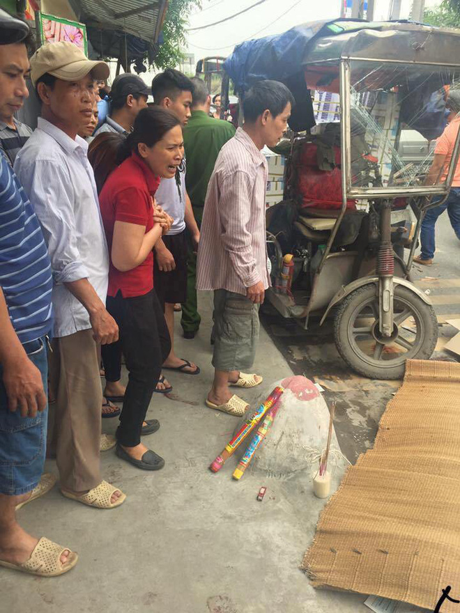Người đi xe máy bị xe 3 bánh đè trúng tử vong ở Hà Nội - Ảnh 1.
