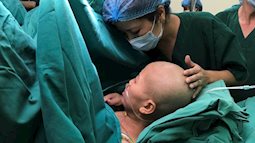 Gần 20 bác sĩ mổ bắt con cho người mẹ dũng cảm bị ung thư vú giai đoạn cuối vẫn muốn giữ và sinh con