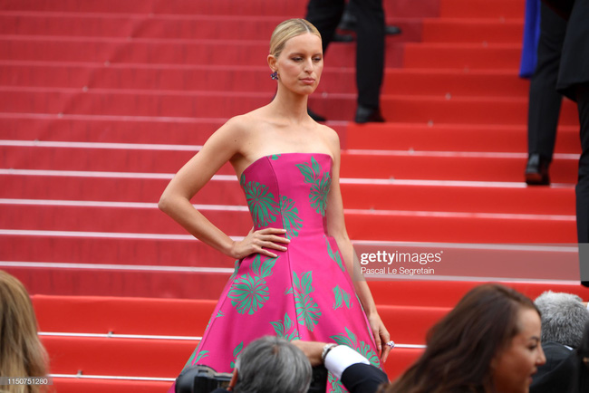 Thảm đỏ Cannes ngày thứ 8: Quý tử nhà David Bekham cực bảnh trai bên  bạn gái xinh đẹp, tiên nữ Elle Fanning lại chiếm spotlight nhờ bộ váy quý tộc  - Ảnh 21.
