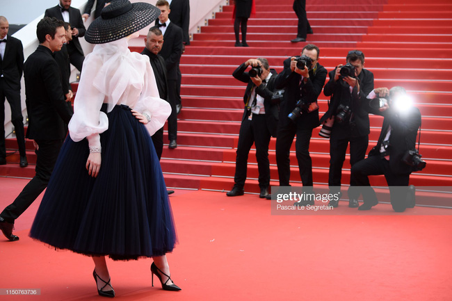 Thảm đỏ Cannes ngày thứ 8: Quý tử nhà David Bekham cực bảnh trai bên  bạn gái xinh đẹp, tiên nữ Elle Fanning lại chiếm spotlight nhờ bộ váy quý tộc  - Ảnh 5.