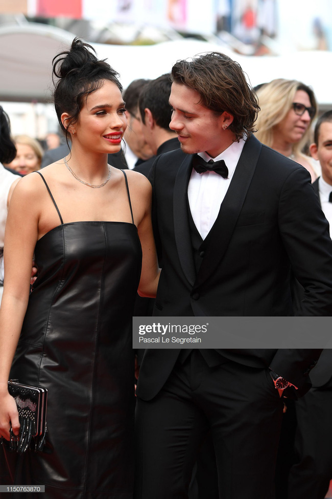 Thảm đỏ Cannes ngày thứ 8: Quý tử nhà David Bekham cực bảnh trai bên  bạn gái xinh đẹp, tiên nữ Elle Fanning lại chiếm spotlight nhờ bộ váy quý tộc  - Ảnh 9.