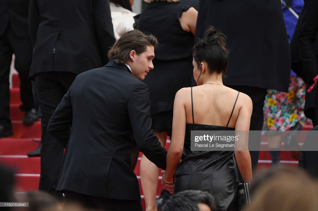 Thảm đỏ Cannes ngày thứ 8: Quý tử nhà David Bekham cực bảnh trai bên  bạn gái xinh đẹp, tiên nữ Elle Fanning lại chiếm spotlight nhờ bộ váy quý tộc  - Ảnh 11.