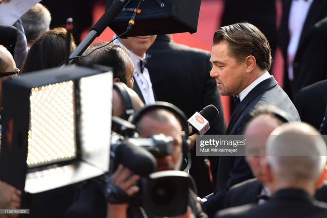 Toàn bộ hình ảnh Brad Pitt và Leonardo DiCaprio trên thảm đỏ Cannes: Thời gian dẫu lấy đi sự trẻ trung phơi phới nhưng vẫn giữ lại hai gã lãng tử bậc nhất Hollywood - Ảnh 11.