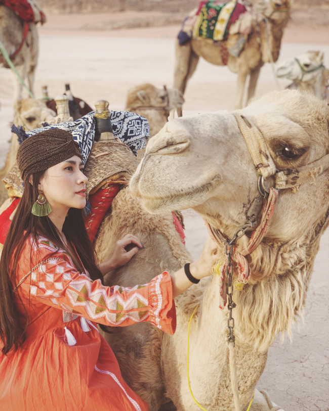 Mẹ 1 con xinh đẹp chi hàng trăm triệu đến Jordan đọc sách giữa Biển Chết, cưỡi lạc đà sa mạc - Ảnh 24.
