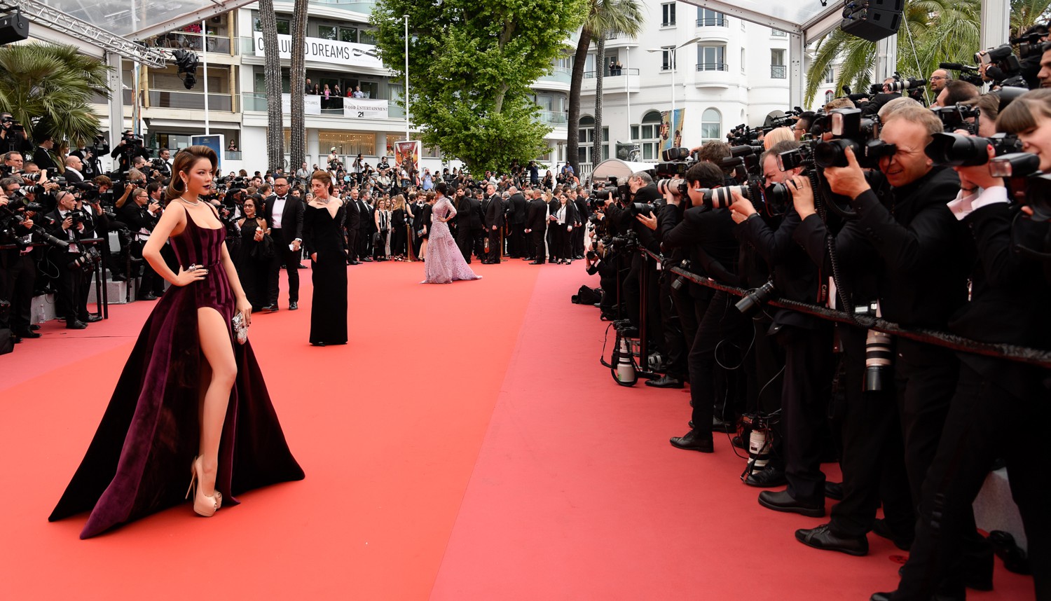 Lý Nhã Kỳ khẳng định: “Lựa chọn trang phục ở Cannes là cách nhận biết ngôi sao và khán giả vô danh” - Ảnh 2.