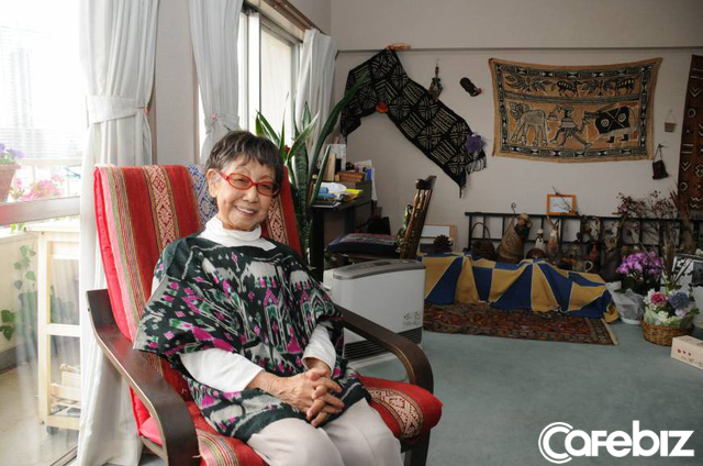 Cuộc đời rộn rã của phóng viên Tsuneko Sasamoto: 71 tuổi vẫn chăm chỉ làm việc, 86 tuổi miệt mài yêu đương, 102 tuổi gặt hái vinh quang vô tiền khoáng hậu - Ảnh 7.