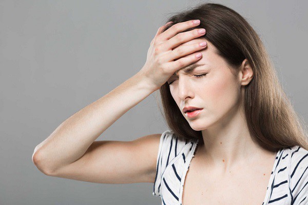 Nguyên nhân khiến bạn thường xuyên đau đầu trong ngày đèn đỏ và cách khắc phục - Ảnh 2.