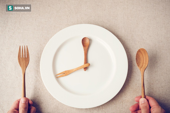Không ăn tối trong 1 tháng cơ thể sẽ thay đổi ra sao: Ai nhịn ăn giảm béo nên đọc ngay - Ảnh 1.