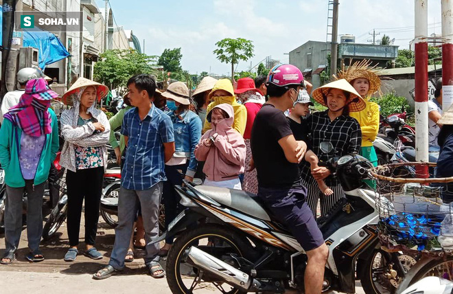 [Ảnh] Công an chia nhiều hướng bảo vệ hiện trường nghi án chồng giết vợ mang thai và con nhỏ - Ảnh 5.