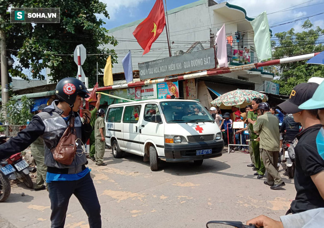 [Ảnh] Công an chia nhiều hướng bảo vệ hiện trường nghi án chồng giết vợ mang thai và con nhỏ - Ảnh 7.