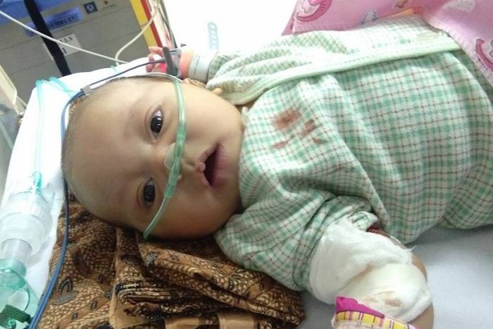 Cái chết tức tưởi vì khói thuốc của em bé 1 tháng tuổi rúng động Indonesia, bố mẹ đứa trẻ yêu cầu chính phủ đóng cửa ngành công nghiệp thuốc lá - Ảnh 1.