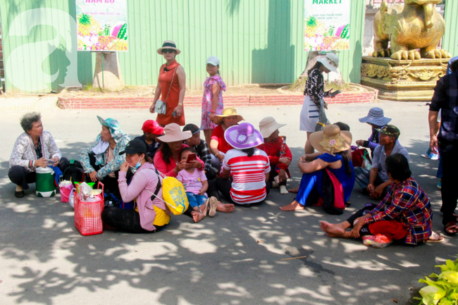 Người lớn ngủ gục, trẻ em nằm vắt vưởng khắp nơi ở Suối Tiên vì nắng nóng trong dịp Tết thiếu nhi 1/6 - Ảnh 3.