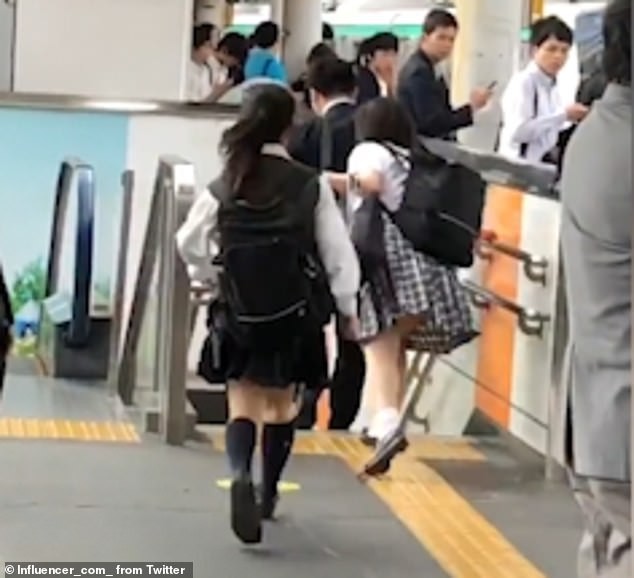 Nữ sinh Nhật Bản bị doanh nhân 30 tuổi sờ ngực tại tàu điện ngầm và cái kết bất ngờ dành cho kẻ biến thái  - Ảnh 4.