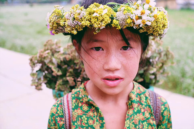 Cuộc trò chuyện lúc nửa đêm với cô gái đi Hà Giang để “gom về một vườn trẻ”: Chỉ mong các em mãi giữ được sự thuần khiết như hoa như sương vùng đất này - Ảnh 24.