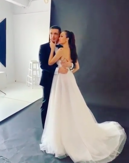 Hé lộ hậu trường chụp ảnh cưới hài hước của siêu mẫu Phương Mai cùng chồng Tây gia thế khủng  - Ảnh 3.