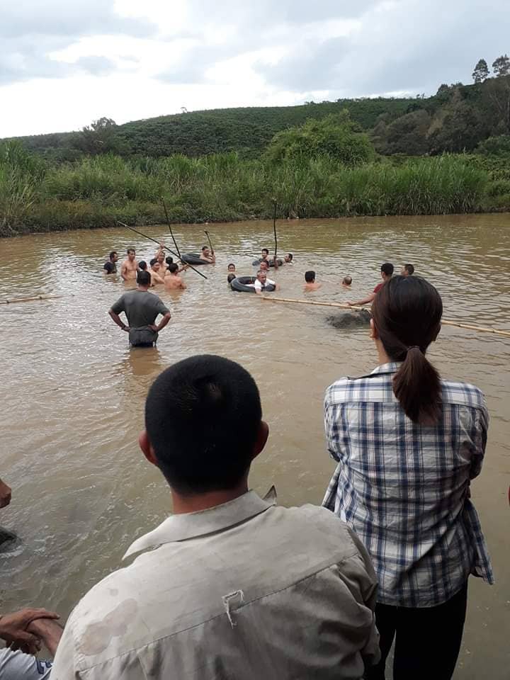 Lâm Đồng: Hai anh em trượt chân xuống hố sâu, đuối nước thương tâm khi tắm sông - Ảnh 1.