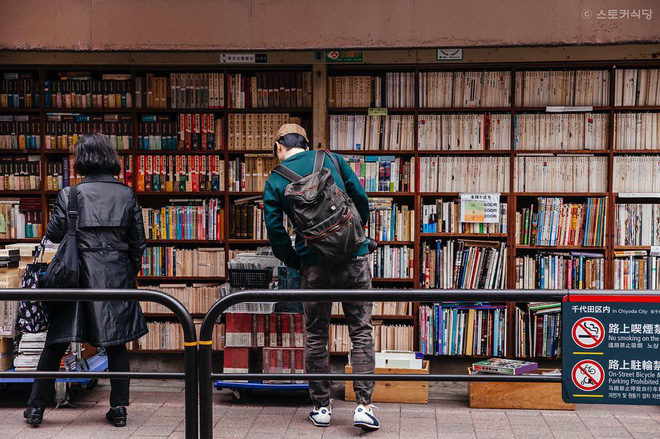 Ít ai biết giữa lòng Tokyo hoa lệ vẫn có một thư viện kiểu một nghìn chín trăm hồi đó đẹp như phim điện ảnh  - Ảnh 13.