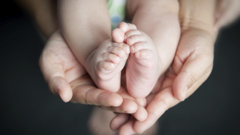Nỗi khổ của các cặp đôi hiếm muộn chọn mua tinh trùng hiến tặng: Tưởng chọn được 