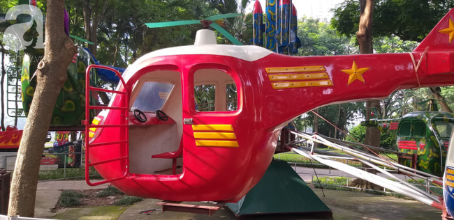 Hà Nội: Một cháu bé nhập viện sau khi máy bay mô hình trong công viên 