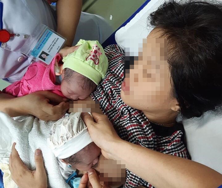 Sản phụ ở Quảng Nam sinh đôi: Một bé sinh trong toilet, một bé ở bệnh viện - Ảnh 1.
