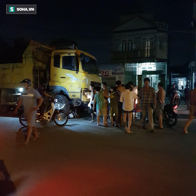 Xe ben tông 2 xe máy ở Sài Gòn, cô gái 19 tuổi chết thảm - Ảnh 1.
