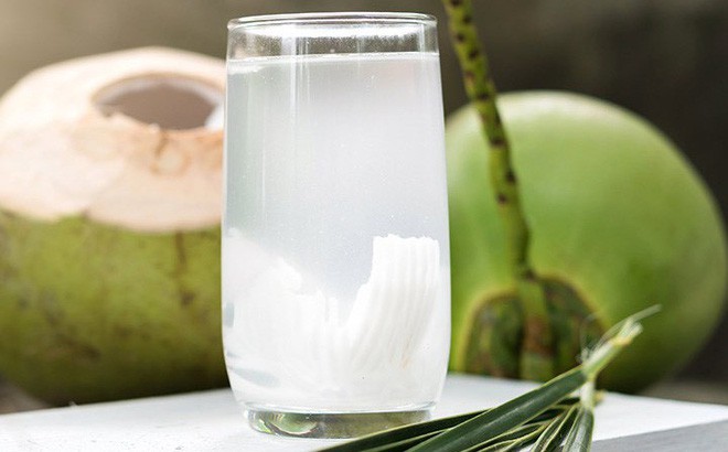 Chuyên gia đưa ra lưu ý để uống nước dừa giúp bạn vừa khoẻ vừa đẹp vào mùa hè - Ảnh 2.