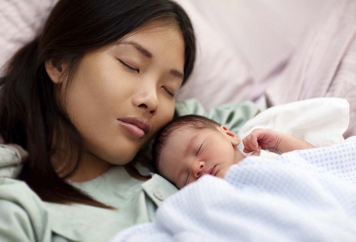6 thói quen ngủ của con thứ 2 rất khác so với con đầu, thông tin quan trọng nhưng không mấy người biết - Ảnh 2.