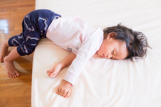 6 thói quen ngủ của con thứ 2 rất khác so với con đầu, thông tin quan trọng nhưng không mấy người biết - Ảnh 1.