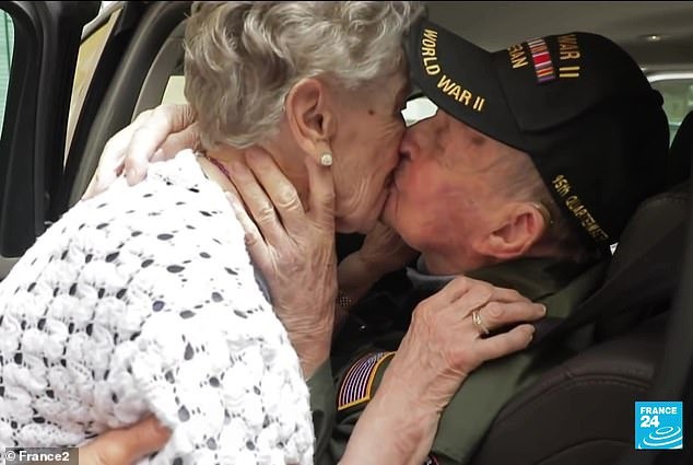 Màn tái ngộ lay động cả thế giới hôm nay: Tình yêu được viết tiếp sau 75 năm xa cách của chàng lính Mỹ và cô gái miền quê nước Pháp - Ảnh 5.