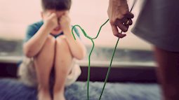 Chuyên gia tâm lý cho biết: Có 4 cách dạy dỗ trẻ bố mẹ cần nhớ thay vì đánh mắng khiến con kém cỏi