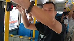 Hà Nội: Bắt quả tang nam thanh niên có hành vi "biến thái" trên xe buýt