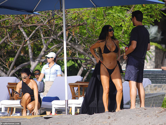 Dù ai nói ngả nói nghiêng, Kim Kardashian diện bikini khoe trọn 2 vòng siêu khủng vẫn gây bão mạnh đúng không cả nhà? - Ảnh 6.