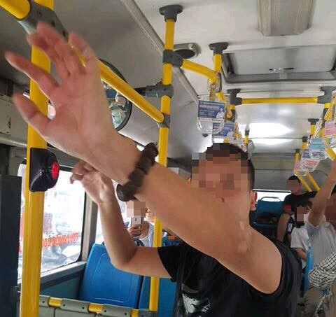 Vụ người đàn ông tự sướng trên xe buýt Hà Nội: Nữ sinh quá hoảng sợ nên công an đã phải cho về - Ảnh 1.
