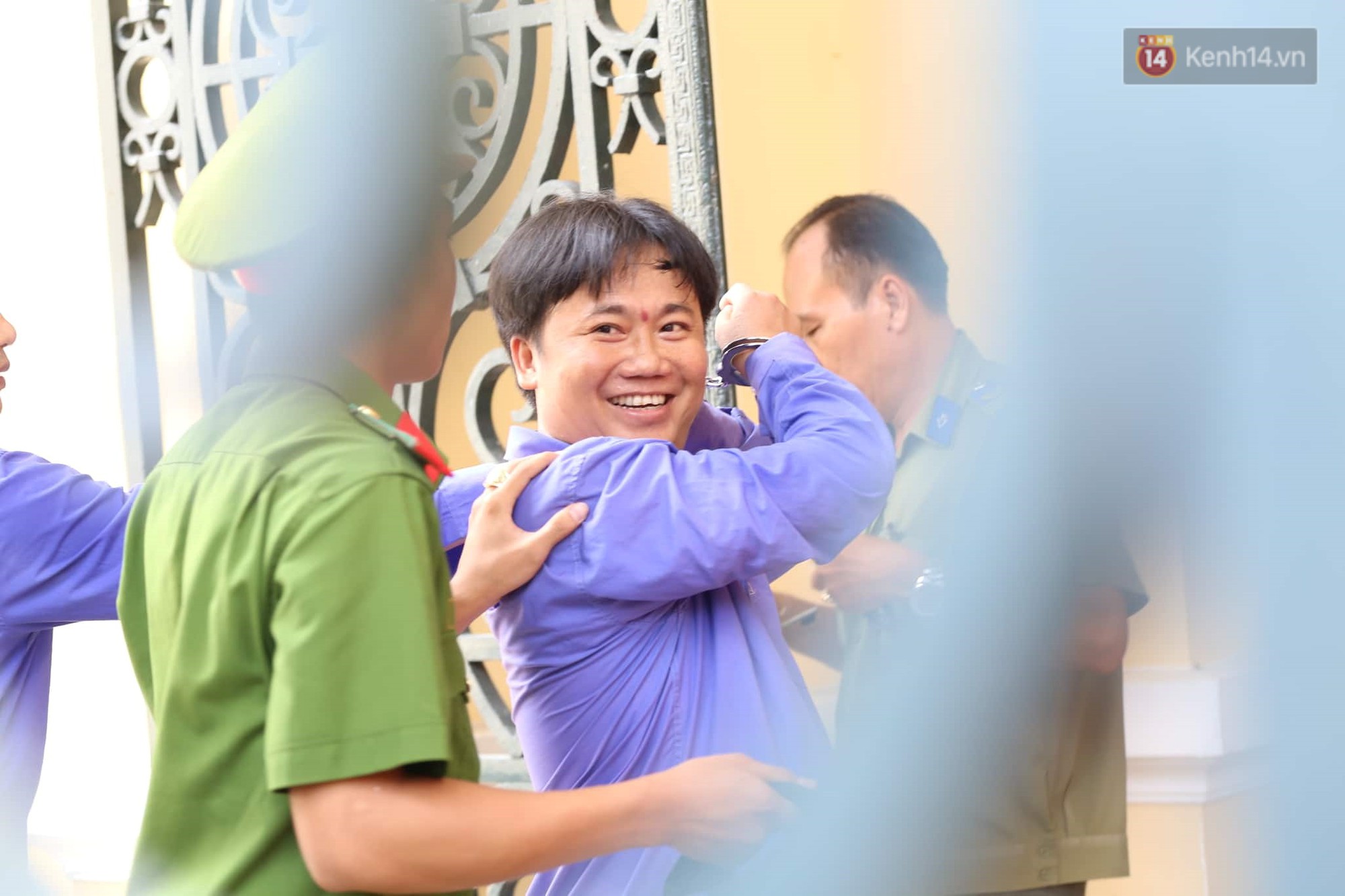 Vợ cũ lĩnh án 18 tháng tù, bác sĩ Chiêm Quốc Thái tuyên bố sẽ kháng cáo - Ảnh 4.