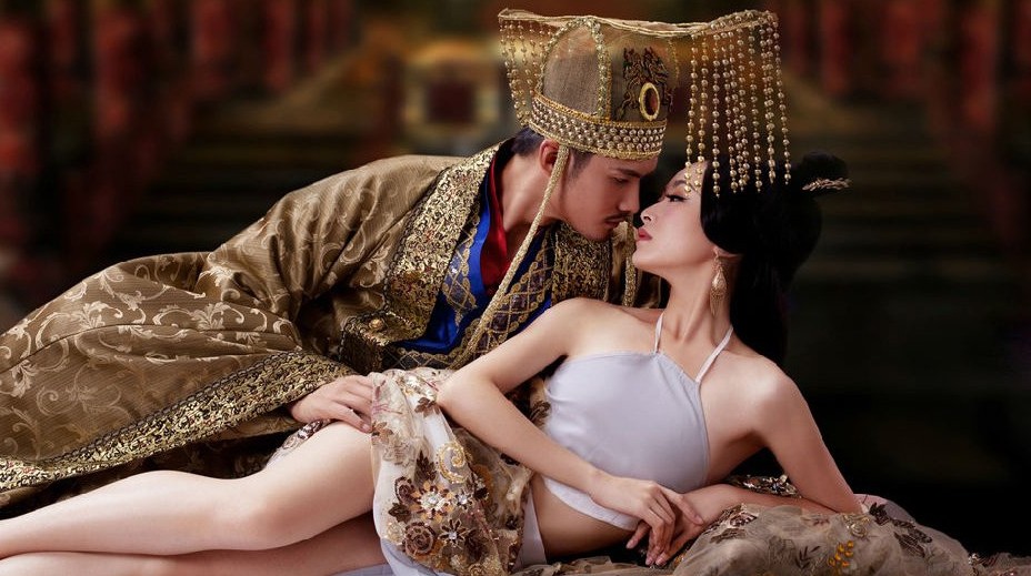 Bi hài chuyện giường chiếu của hoàng đế Trung Hoa: Muốn chọn ai phải được hoàng hậu đồng ý, lúc hành sự có thái giám đứng gần theo dõi - Ảnh 1.